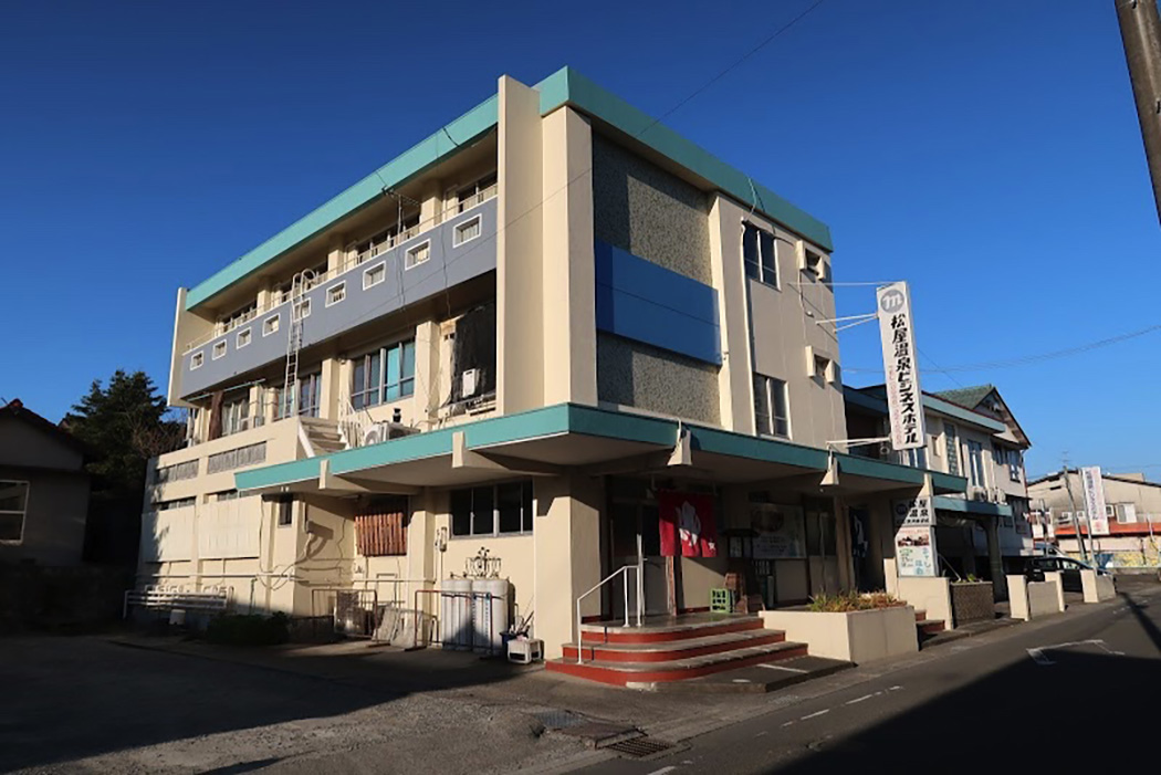松屋温泉ビジネスホテル正面写真